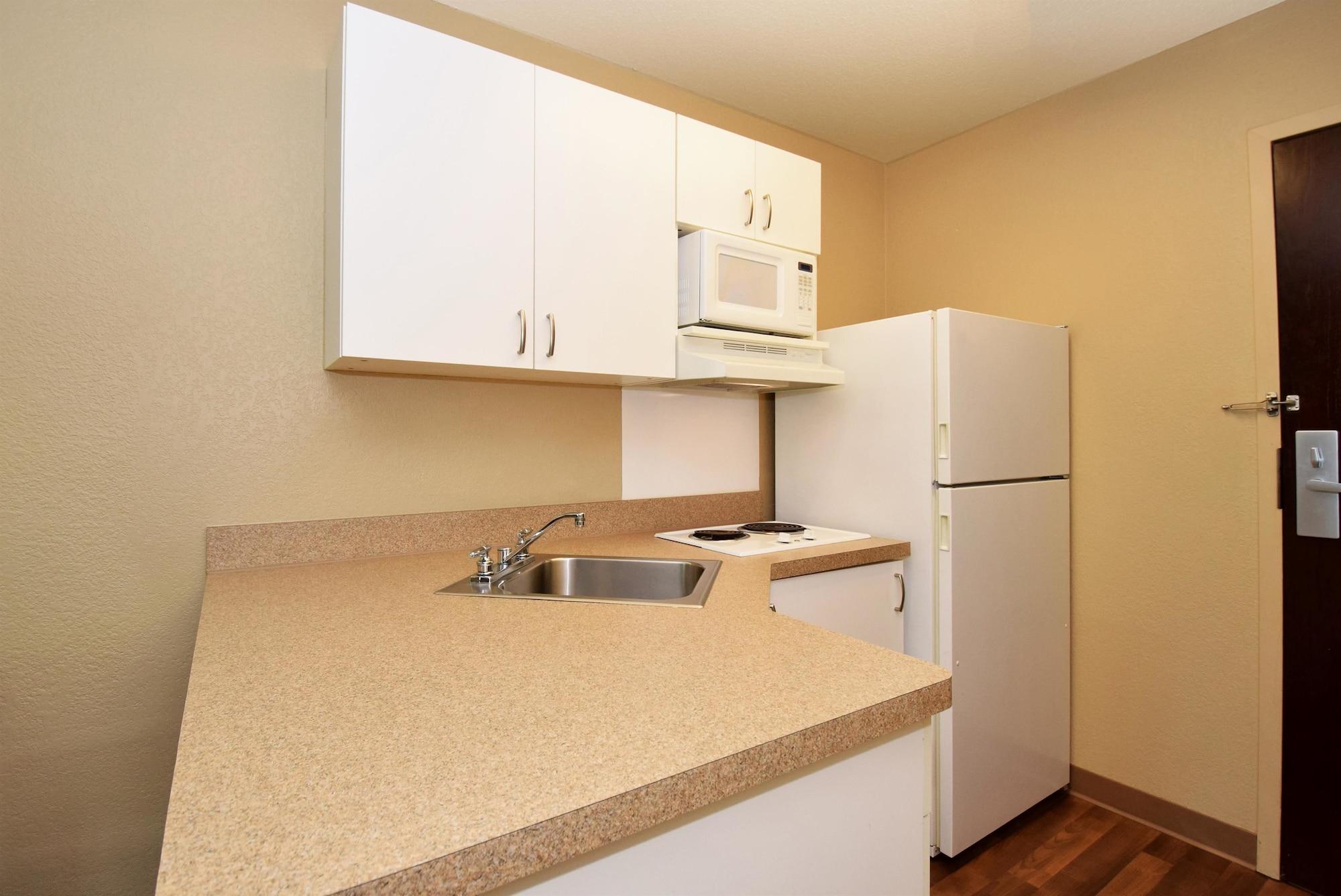 Extended Stay America Suites - Orange County - John Wayne Airport Нюпорт Бийч Екстериор снимка